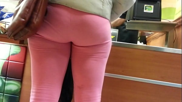 Candid pink spandex ebony booty of NYC